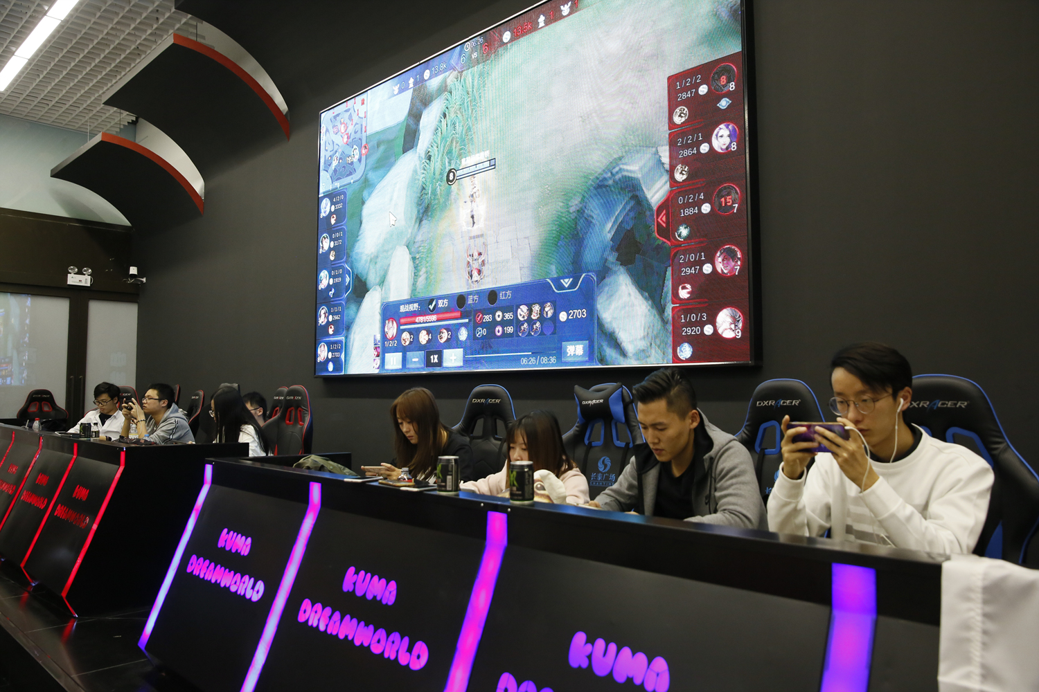 Vitality 保留了丹麦语的“Come on”作为团队的赛前口号