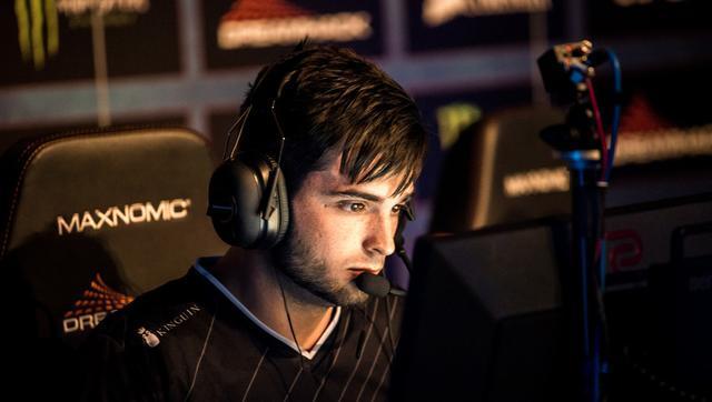 B8 拒绝参加 FISSURE Playground #1