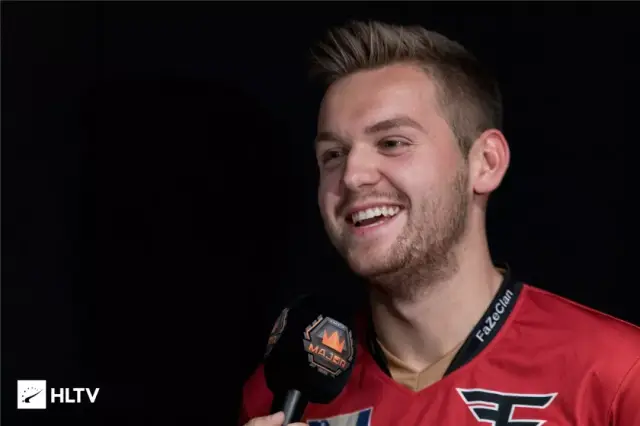 个人英雄主义！桂康击败四名对手，撕裂TE团队合作！EDG 1-1 TE